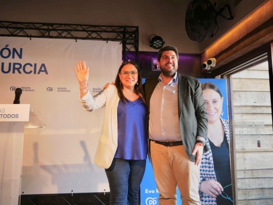 Eva Reverte, apoyada por López Miras, quiere el cambio en la Alcaldía de Águilas