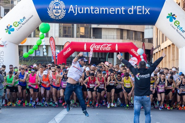 Un corredor fallece en la Media Maratón de Elche al sufrir una parada cardiorrespiratoria