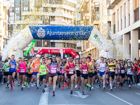 El británico Ben Connor y la marroquí Siham Hilali triunfan en la Media Maratón de Elche bajo un intenso calor