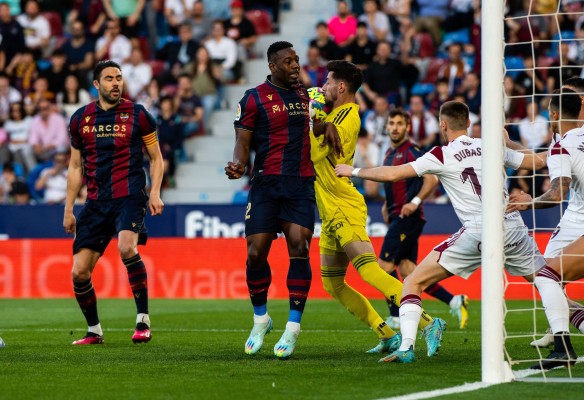 El Levante no reacciona al desembarco del Albacete