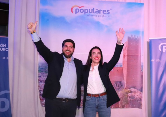 María Cánovas, secundada por López Miras, busca el vuelco a la Alcaldía de Alhama