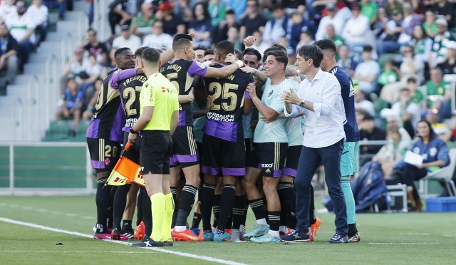 El Real Valladolid domina en el marcador sobre el Elche al descanso