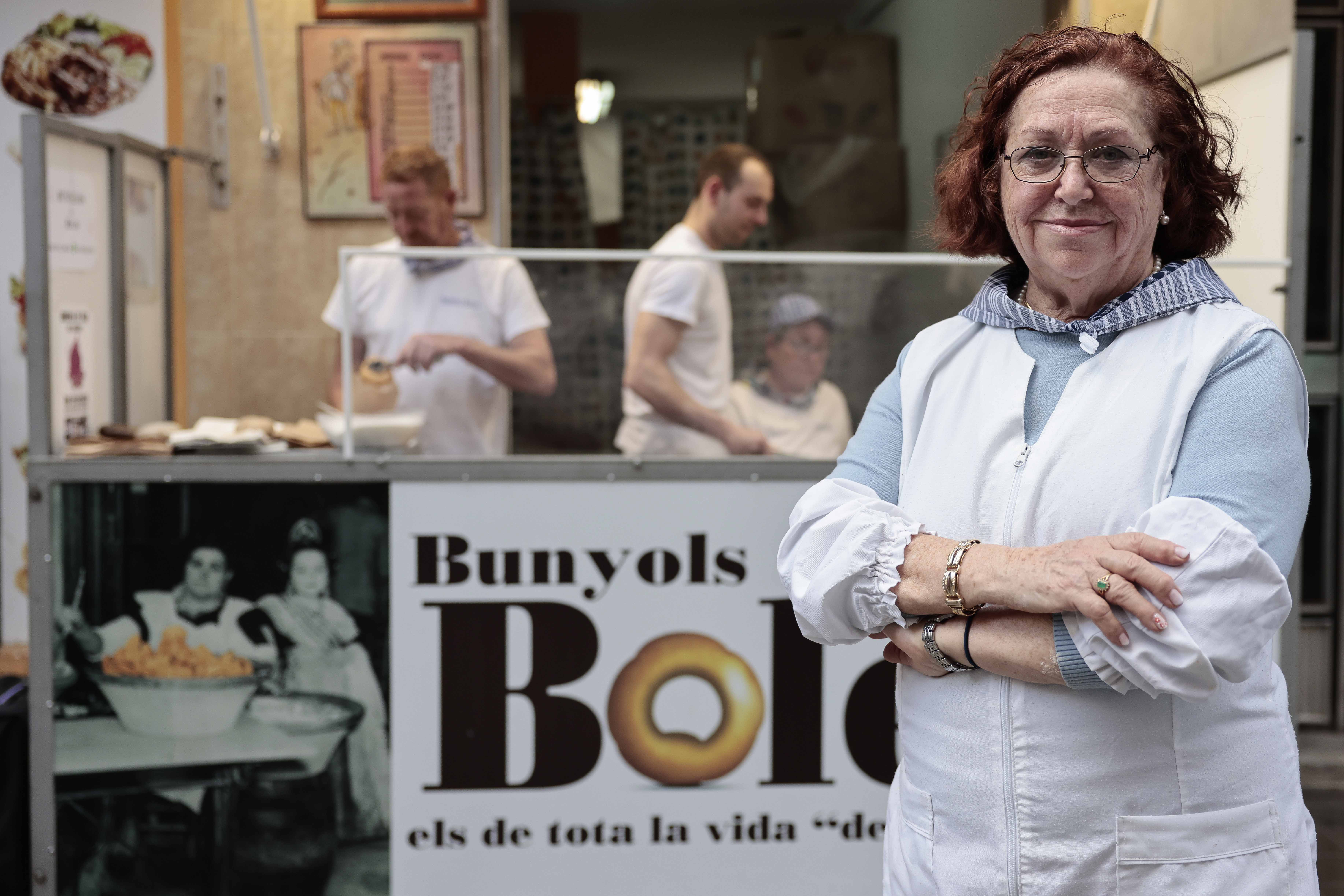 El puesto de buñuelos falleros que nació en 1948 y mantiene la misma familia