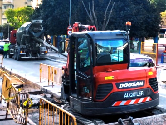 El PSOE de Benidorm asegura que las obras de la avenida Venezuela dificultan el acceso seguro al colegio y los centros médicos

