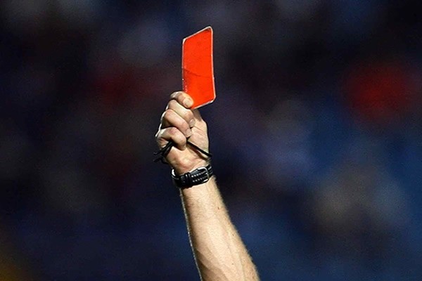 Bélgica quiere que las tarjetas rojas en fútbol paguen impuestos