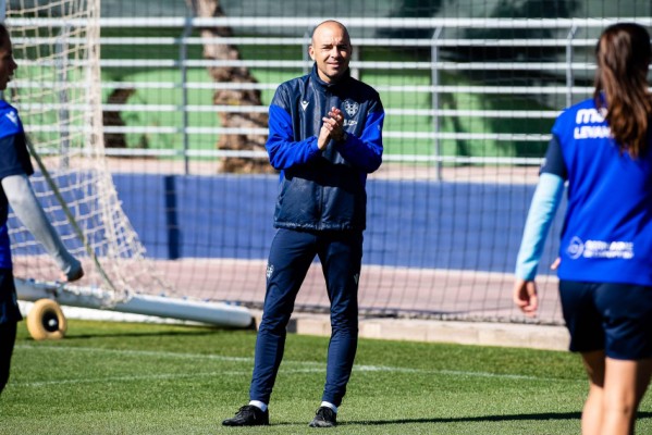 Sánchez Vera: “Es muy aburrido entrenar sin pensar en ganar al Barcelona”
