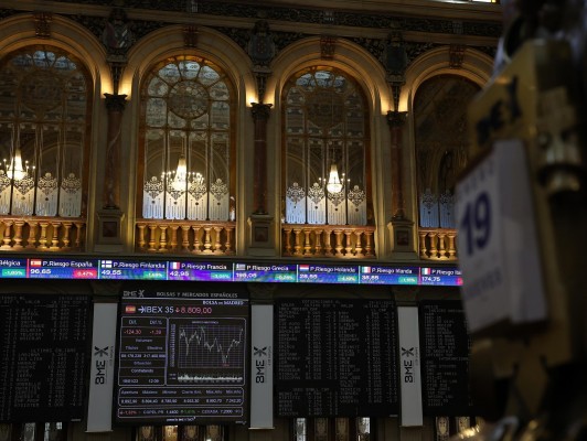  El Ibex cierra con una caída del 0,45%, por encima de los 9.400 puntos