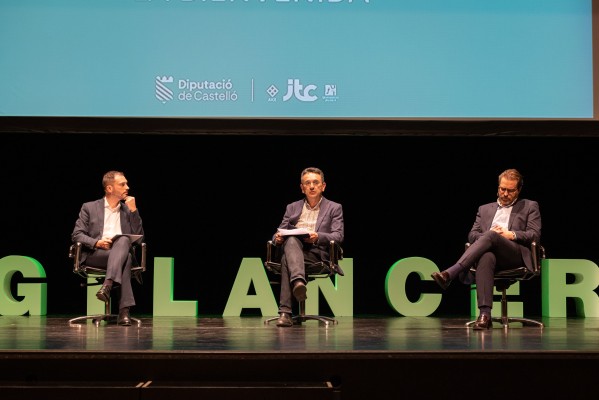 
Empreses ceràmiques 'conflueixen' a l'UJI per intercanviar mecanismes de resiliència