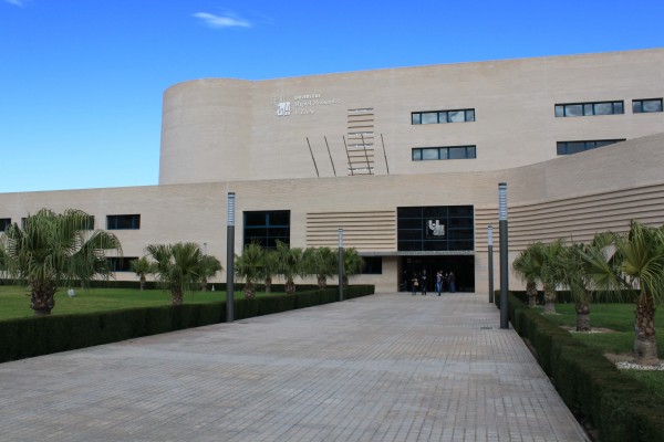 
La UMH inaugura en Elche la exposición de Diego del Pozo Barriuso ‘BLIND BLIND. Ademanes brillantes’
