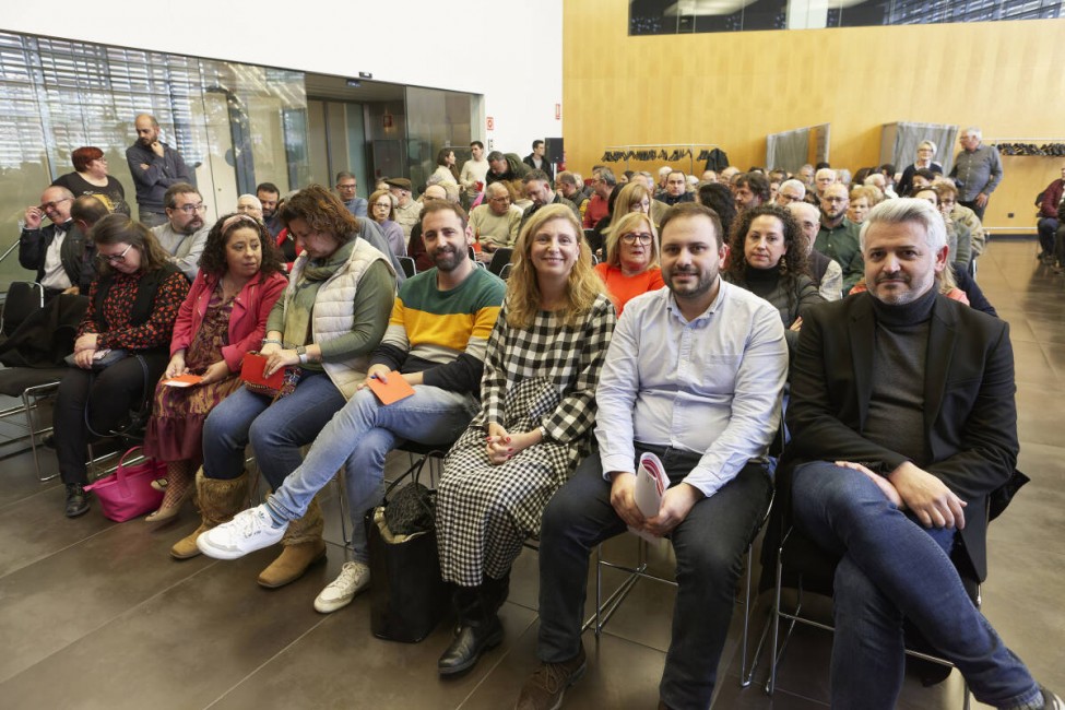 José Luis López, entre Amparo Marco y Germán Renau, en la asamblea del PSPV. Foto: ANTONIO PRADAS - 