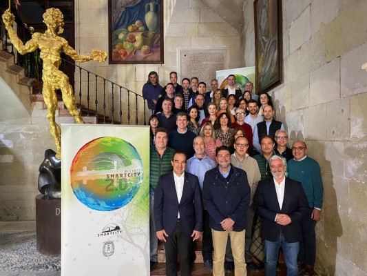 Los ciberquioscos y el asistente AL21 de Alicante, finalistas europeos sobre Innovación en Política