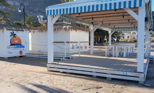 Litoral prorroga la licencia de 43 chiringuitos de playa y saca a licitación siete que quedaron desiertos