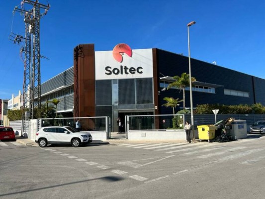 Soltec llama a la innovación: lanza el reto de diseñar un accesorio para su seguidor solar 