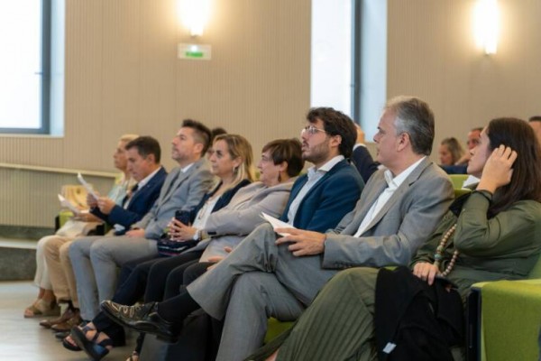 Los API se unen al Consell en la defensa del registro que regula su actividad tras el recurso de la CNMC