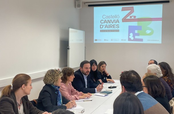 Castelló explica a los agentes sociales los cambios de la implantación de la Zona de Bajas Emisiones

