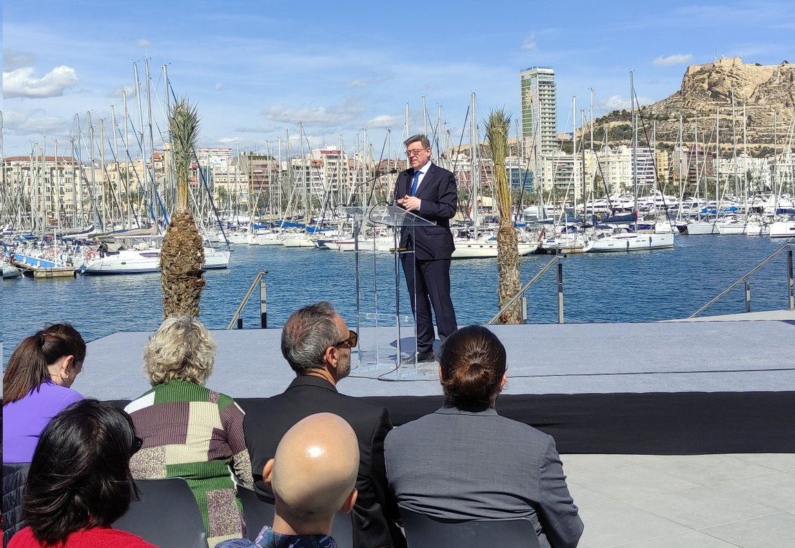 Puig clausura de la jornada de puertas abiertas en el nuevo DD 5 en el Puerto de Alicante. Foto: DISTRITO DIGITAL - 