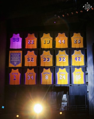 Pau Gasol, con su '16' retirado en los Lakers: 