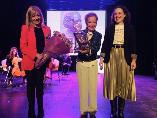 Almassora homenajea a la doctora Margarita Serra con el VIII galardón Clara Campoamor 

