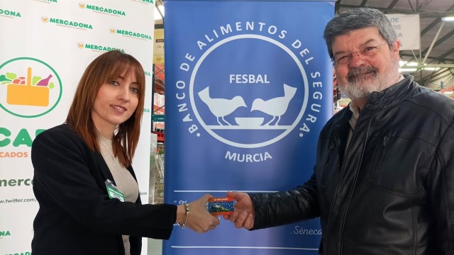 Mercadona dona más de 1.100 tarjetas de compra al Banco de Alimentos del Segura 