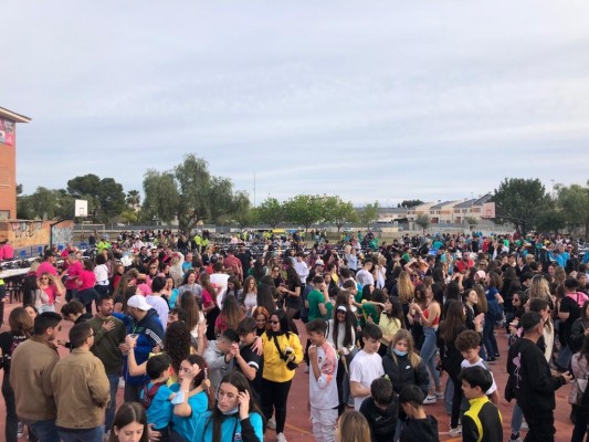 El fenómeno mascletà en Sant Joan: un medio año con traca, música y convivencia entre peñas festeras