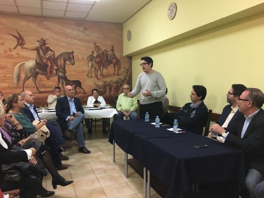 Betoret no pone cruces: encuentro en Marítimo con varios concejales imputados