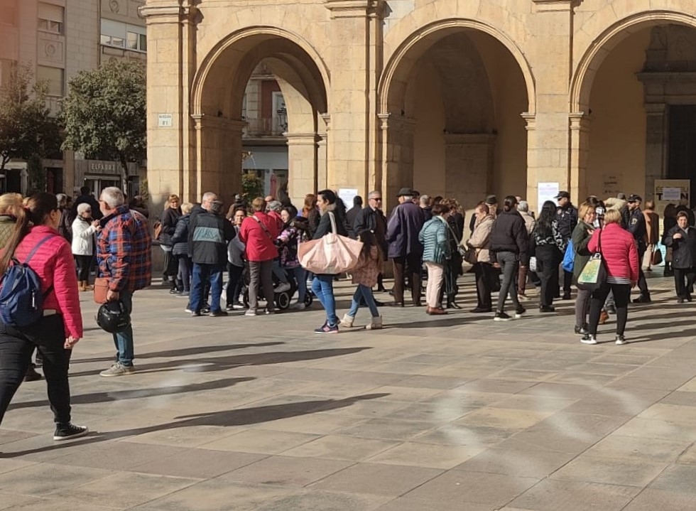 Castelló se ve obligada a aplazar el reparto del 'llibret' por un error en el envío del material