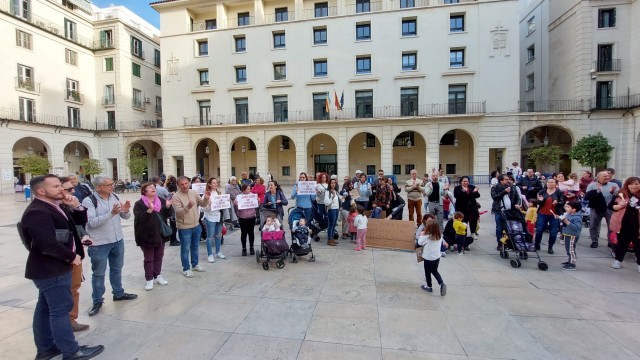 Alicante busca un realojo sin barracones para la guardería cerrada y promete el tercer centro
