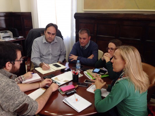 Compromís busca un pacto en el Congreso para tumbar la libre apertura en domingo del PP
