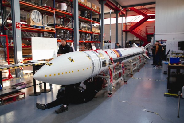 El cohete Miura 1 de PLD Space ya está en Huelva, listo para las últimas pruebas y su primer vuelo