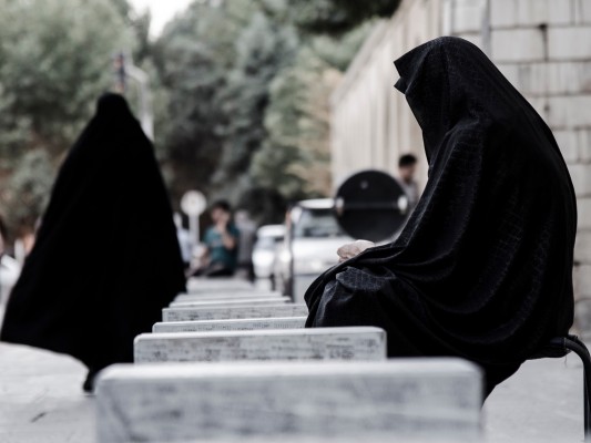 Voces de Irán y Afganistán toman la palabra en Espacio Séneca para abordar la libertad de la mujer

