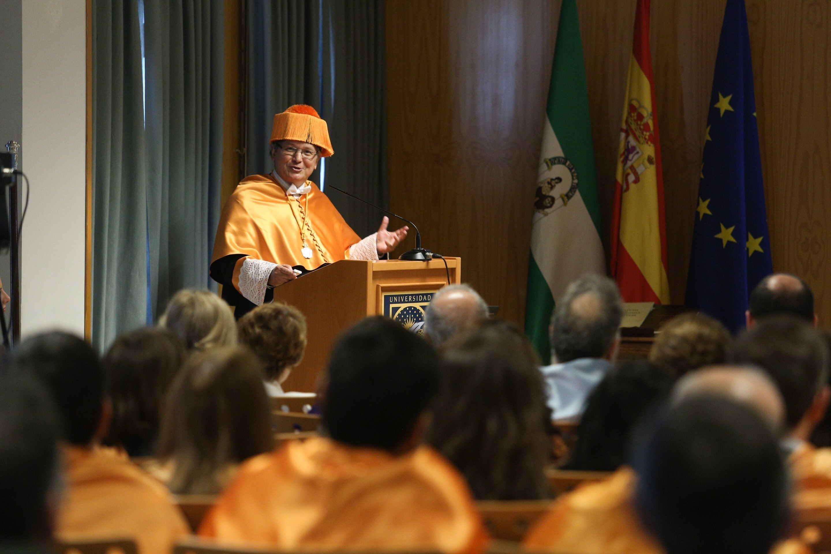 El profesor Shaker A. Zahra, investido Doctor Honoris Causa por la Universidad Pablo de Olavide. Imagen de archivo vía EP. - 