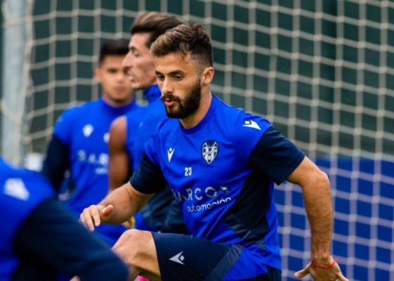 El uruguayo Saracchi desmiente haber menospreciado a aficionados en Twitter
