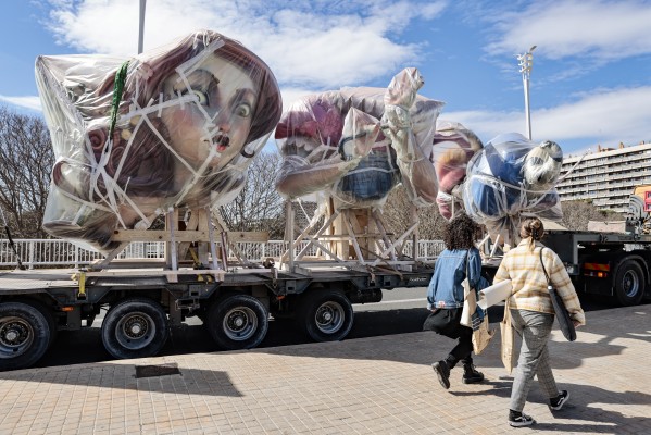 Las fallas empiezan a llegar a las calles de València
