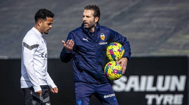 Kluivert pierde comba con el 'Pipo'
