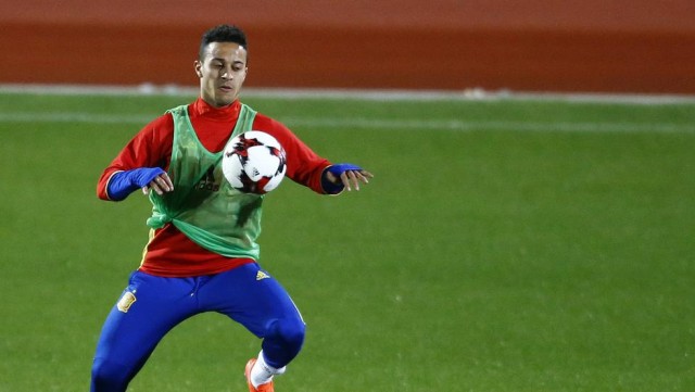 Lopetegui da el mando a Thiago y apuesta por una línea de cuatro en defensa