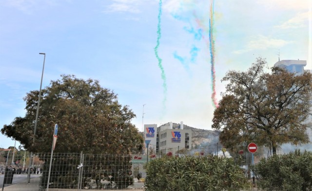 La 'mascletà' de Pla-Carolinas retumba en honor al 'foguerer' José Lorente
