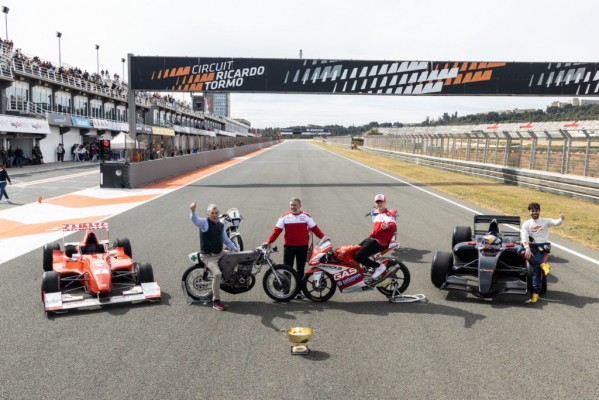 Alguersuari protagoniza el cierre del Racing Legends
