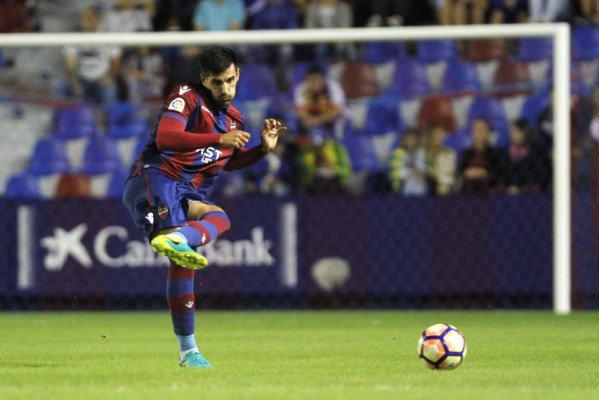 El Levante se atasca pero mantiene su autoridad