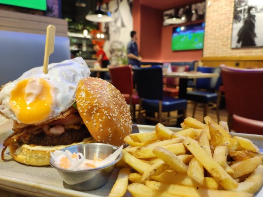 Tony Roma's: el 'sueño americano' no apto para veganos que opta a mejor hamburguesa de España