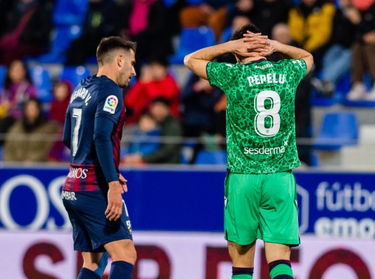 El Levante se la pega en Huesca