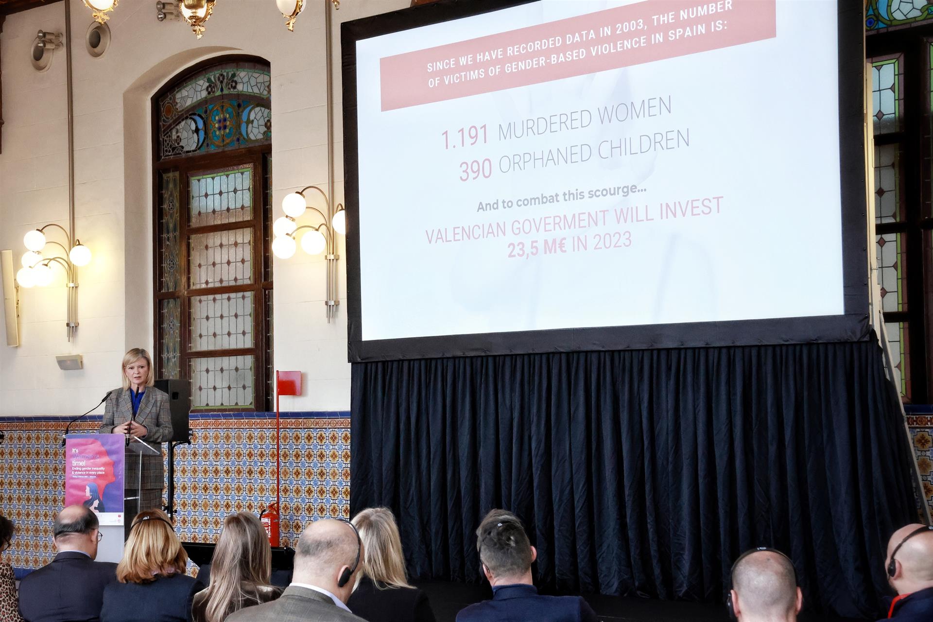 Miembros del Comité de Regiones de la UE visitan la Oficina de Denuncias de Violencia de Género 