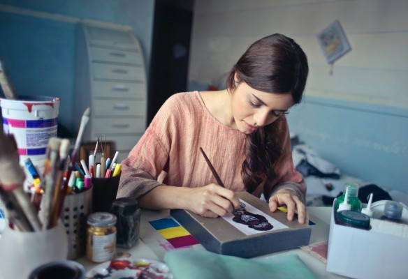 La temporalidad entre mujeres cae al 20,6% el primer año de reforma laboral