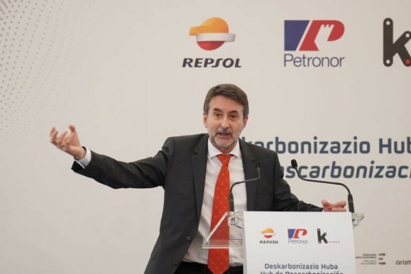 Repsol y CaixaBank sufragarán un tercio de la recaudación del impuesto extraordinario
