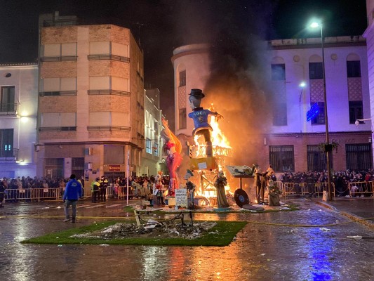 Burriana presenta las medidas para Fallas: prohibidos los petardos y la música en horas de descanso