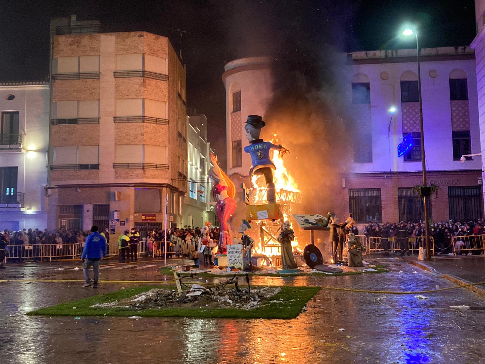 Burriana presenta las medidas para Fallas: prohibidos los petardos y la música en horas de descanso
