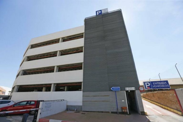 El Puerto 'frena' la reapertura del parking de Poniente para estudiar otros usos compatibles