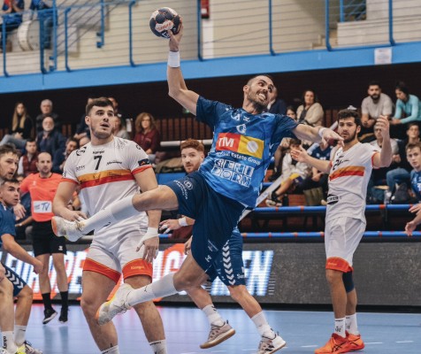El Benidorm busca en Torrelavega dos puntos que le den tranquilidad en la tabla