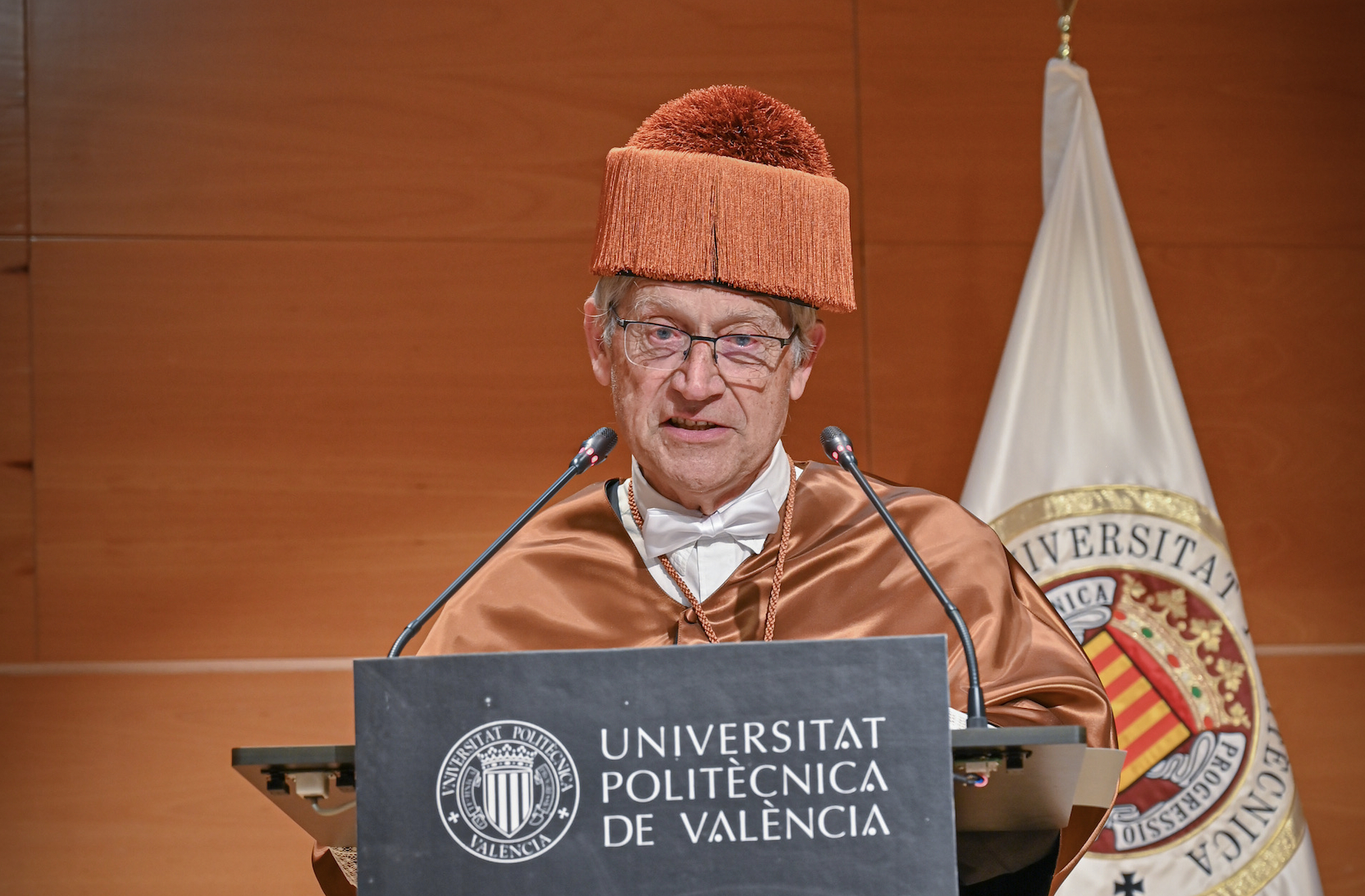 
La Universitat Politècnica de València inviste doctor honoris causa al físico nuclear Paul Lecoq
