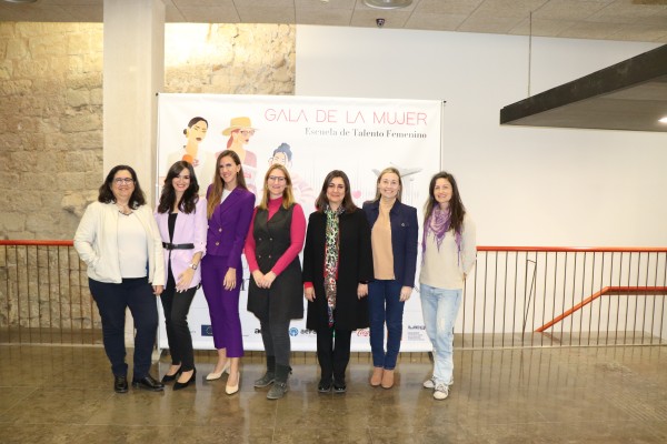 La Gala de la Mujer de la Escuela de Talento Femenino de Alicante reúne a 200 mujeres