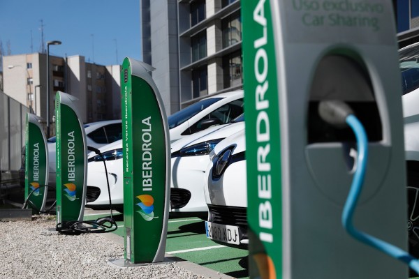 Iberdrola y bp prevén invertir 1.000 millones para instalar 11.700 puntos de carga de vehículos en la Península